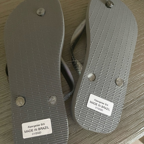 2 pairs of Havaianas Flip Flops - Picture 6 of 7